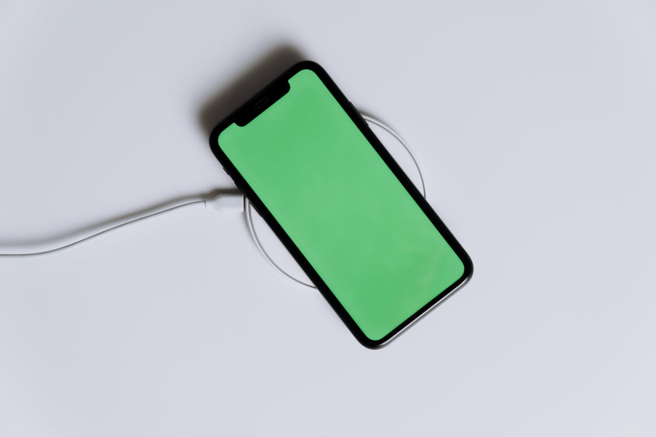 Cara Mengatasi Charger iPhone yang Tak Mengisi Daya